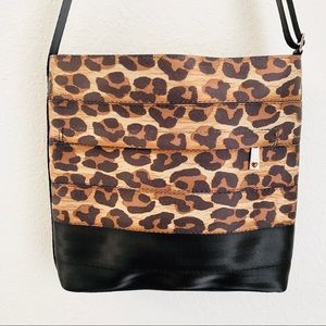 Harvey’s Streamline Crossbody Leopard & Black